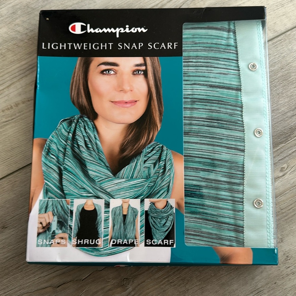 Champion snap scarf